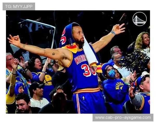 库里持球穿越三人上篮得手，勇士展现韧性